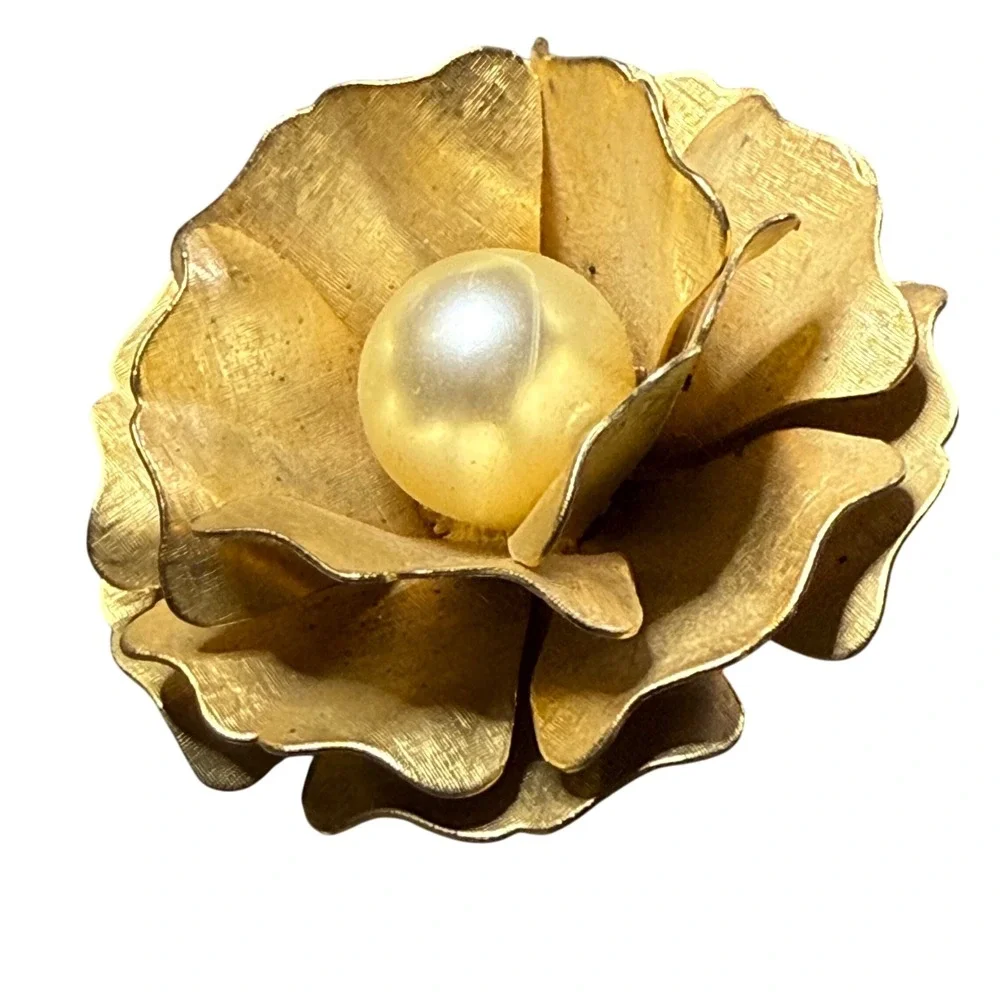N/A gilded petals